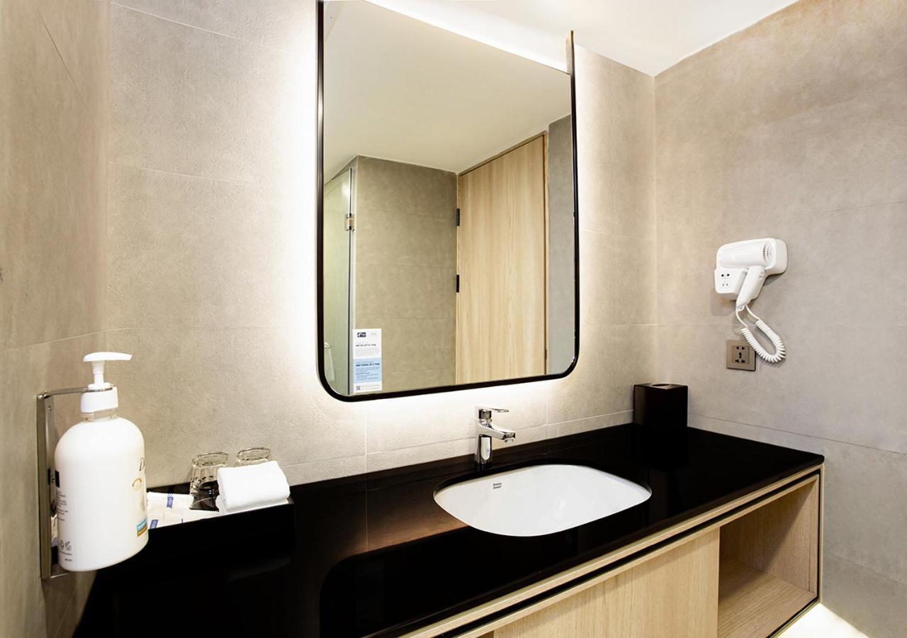 Holiday Inn Express & Suites Bangkok Central Pier By Ihg Bagian luar foto