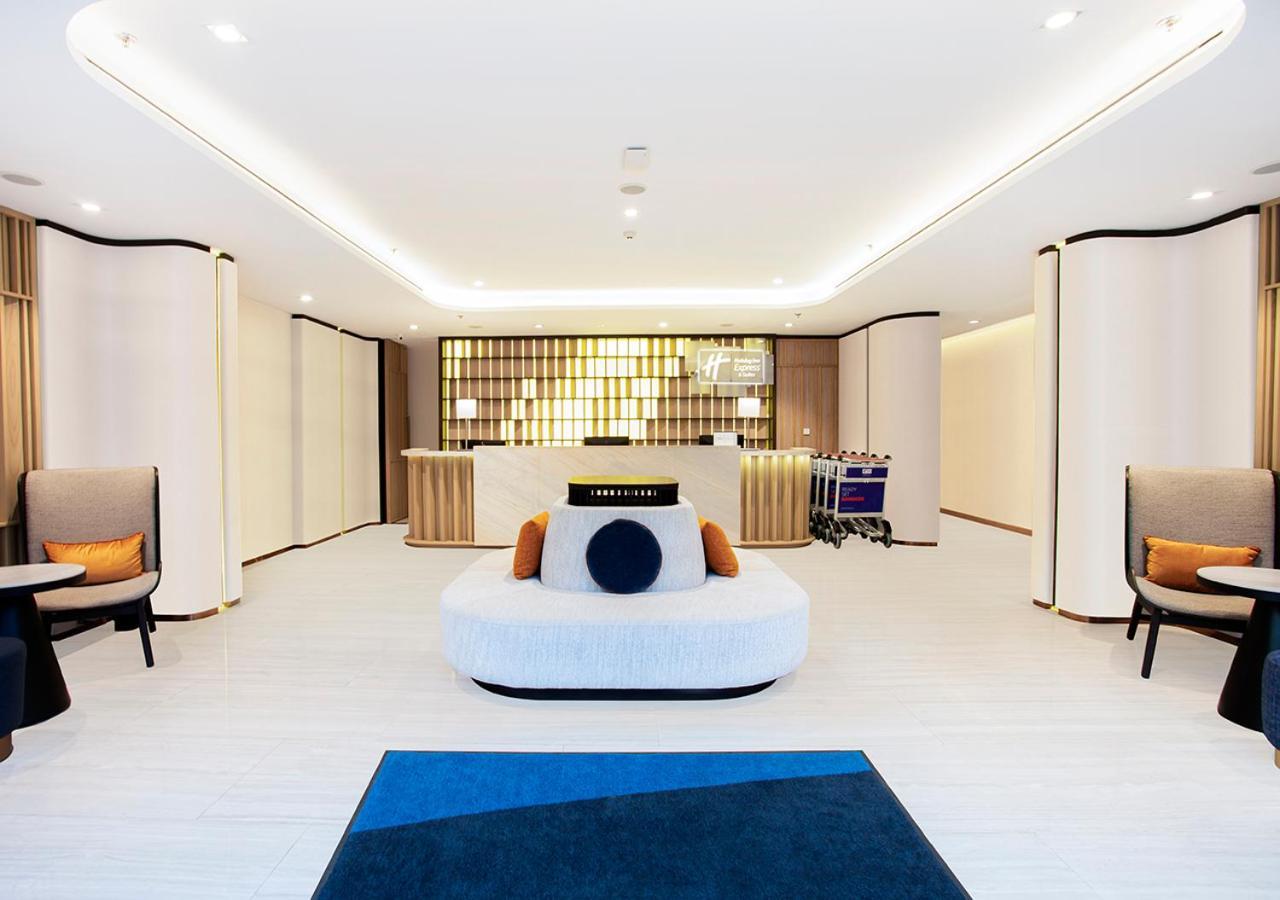 Holiday Inn Express & Suites Bangkok Central Pier By Ihg Bagian luar foto