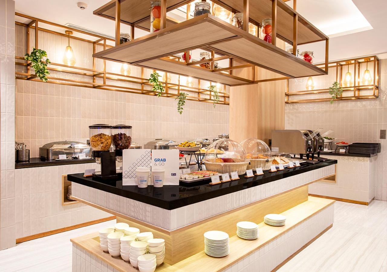 Holiday Inn Express & Suites Bangkok Central Pier By Ihg Bagian luar foto