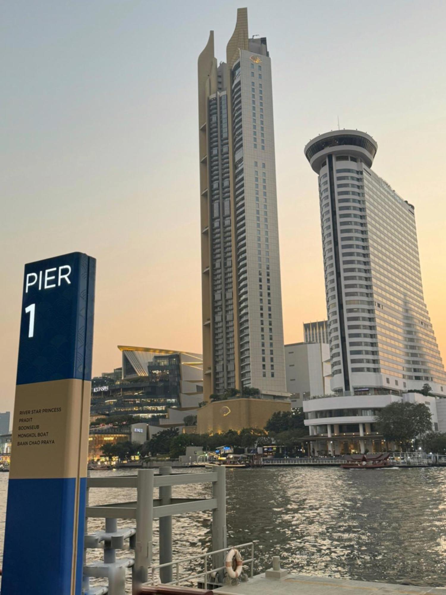 Holiday Inn Express & Suites Bangkok Central Pier By Ihg Bagian luar foto