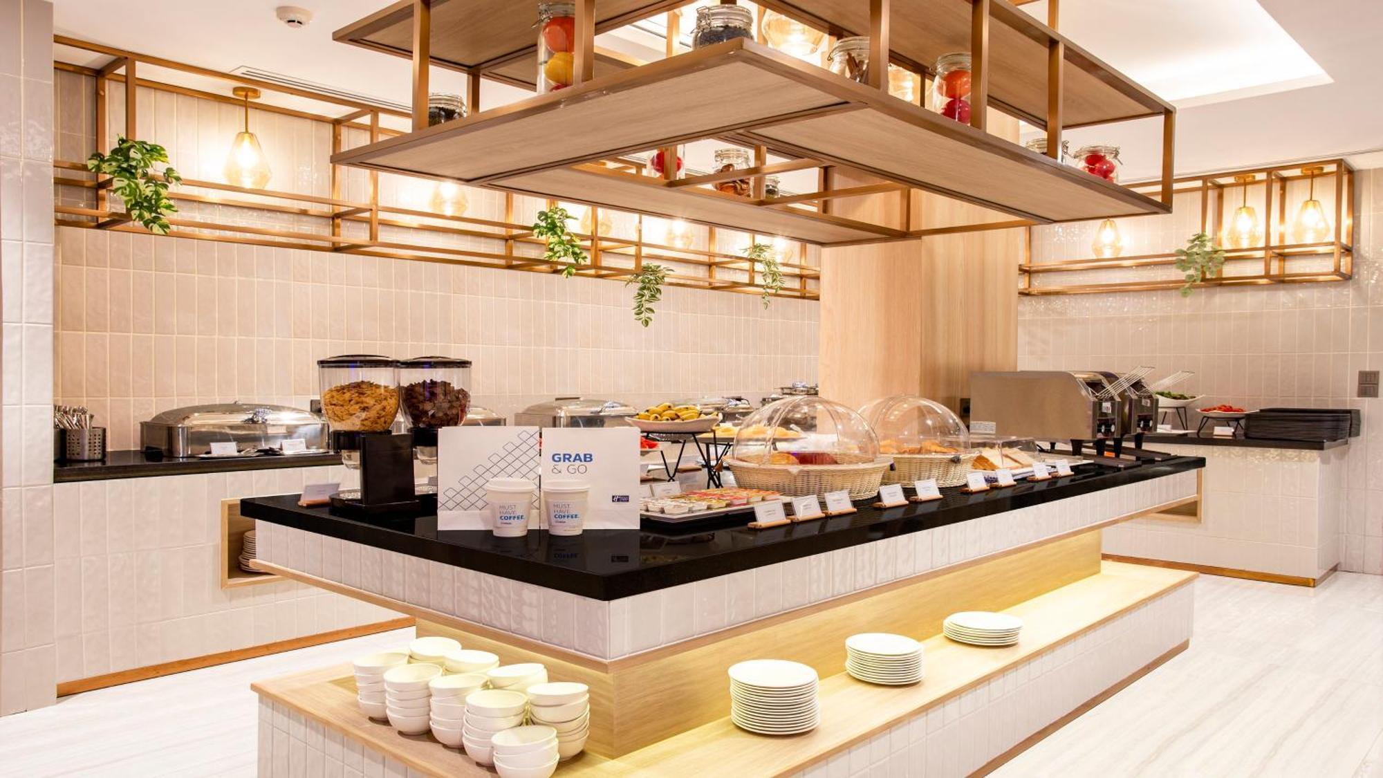 Holiday Inn Express & Suites Bangkok Central Pier By Ihg Bagian luar foto