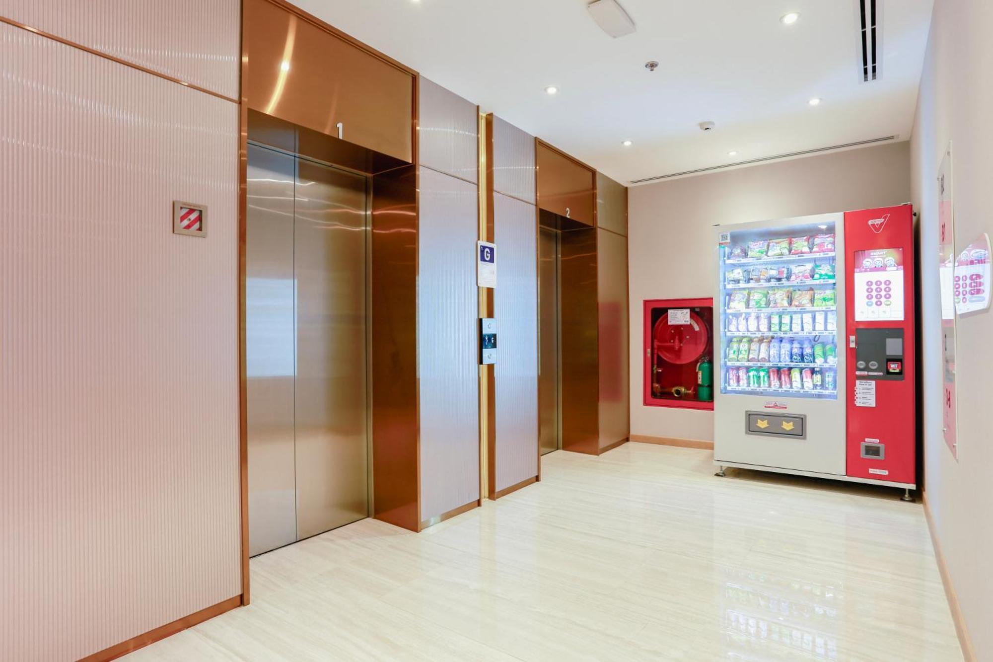 Holiday Inn Express & Suites Bangkok Central Pier By Ihg Bagian luar foto