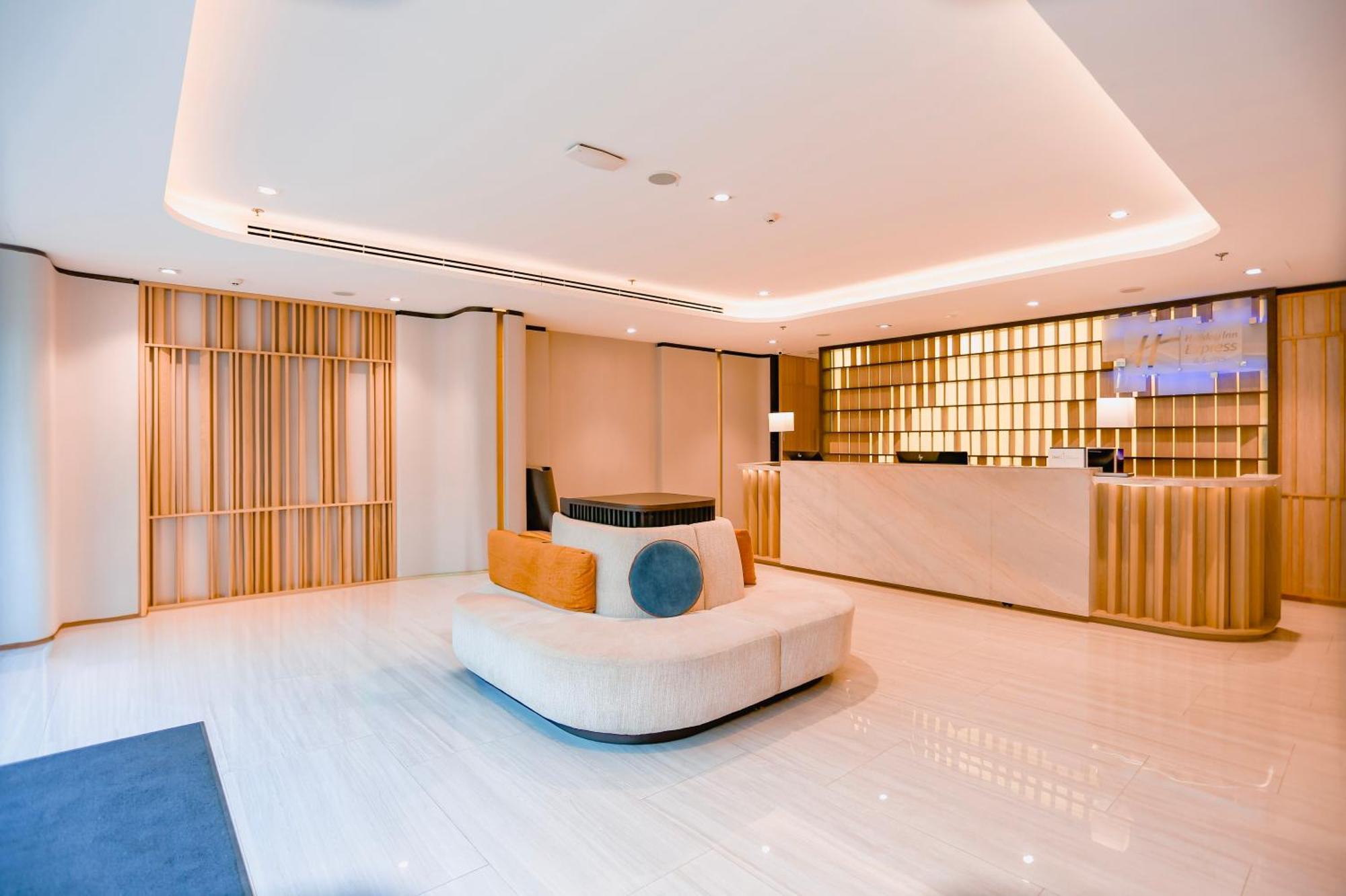 Holiday Inn Express & Suites Bangkok Central Pier By Ihg Bagian luar foto
