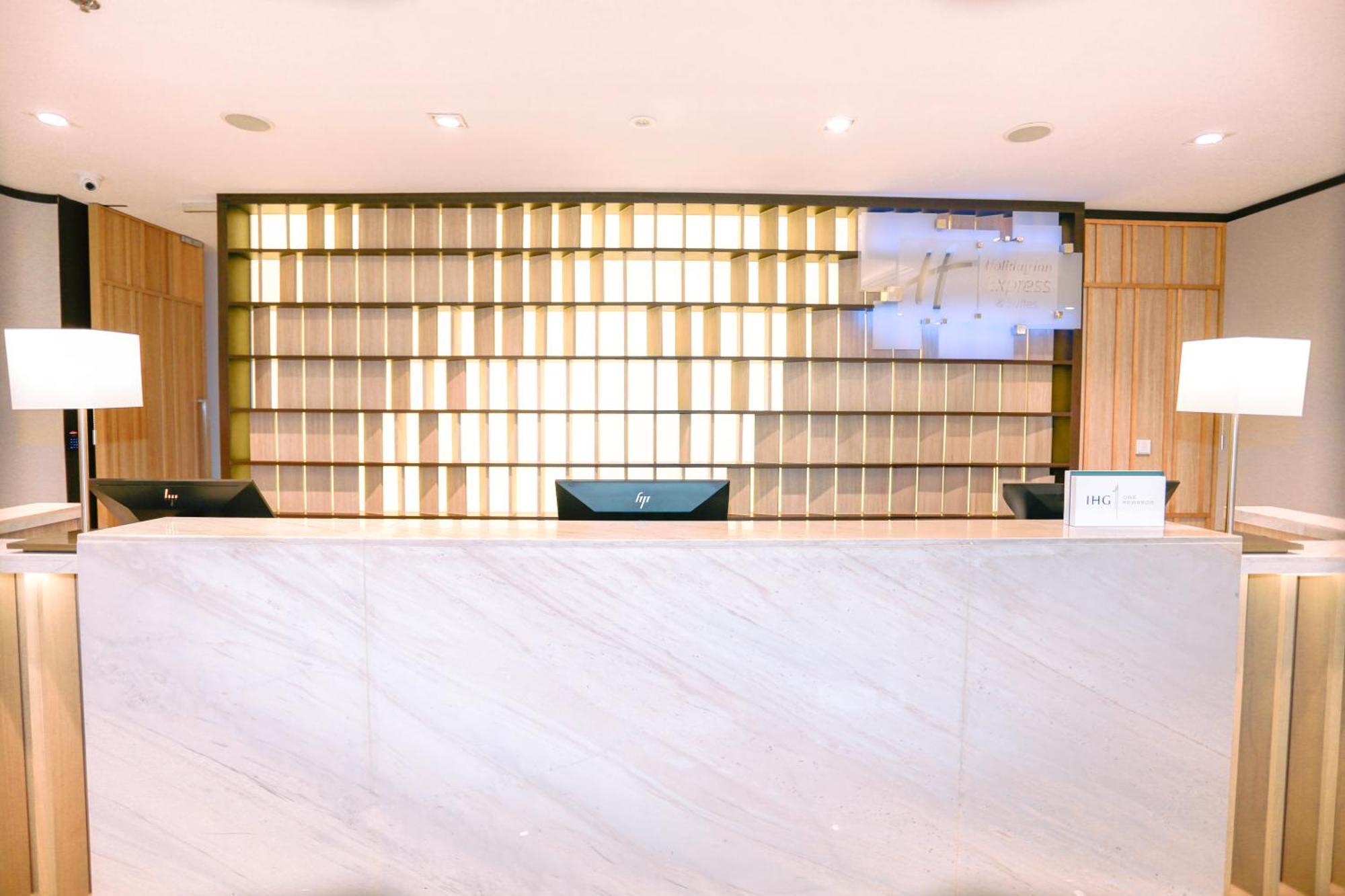 Holiday Inn Express & Suites Bangkok Central Pier By Ihg Bagian luar foto