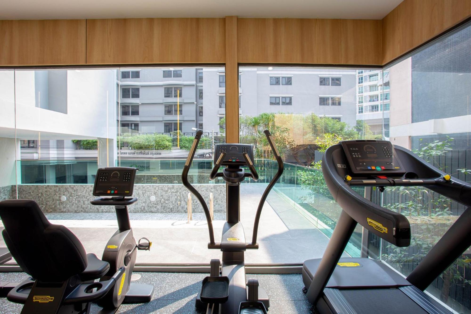 Holiday Inn Express & Suites Bangkok Central Pier By Ihg Bagian luar foto