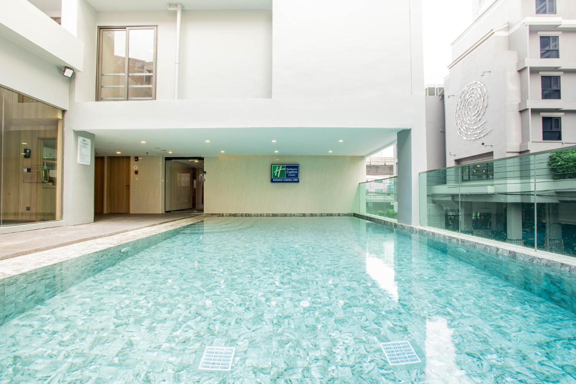 Holiday Inn Express & Suites Bangkok Central Pier By Ihg Bagian luar foto